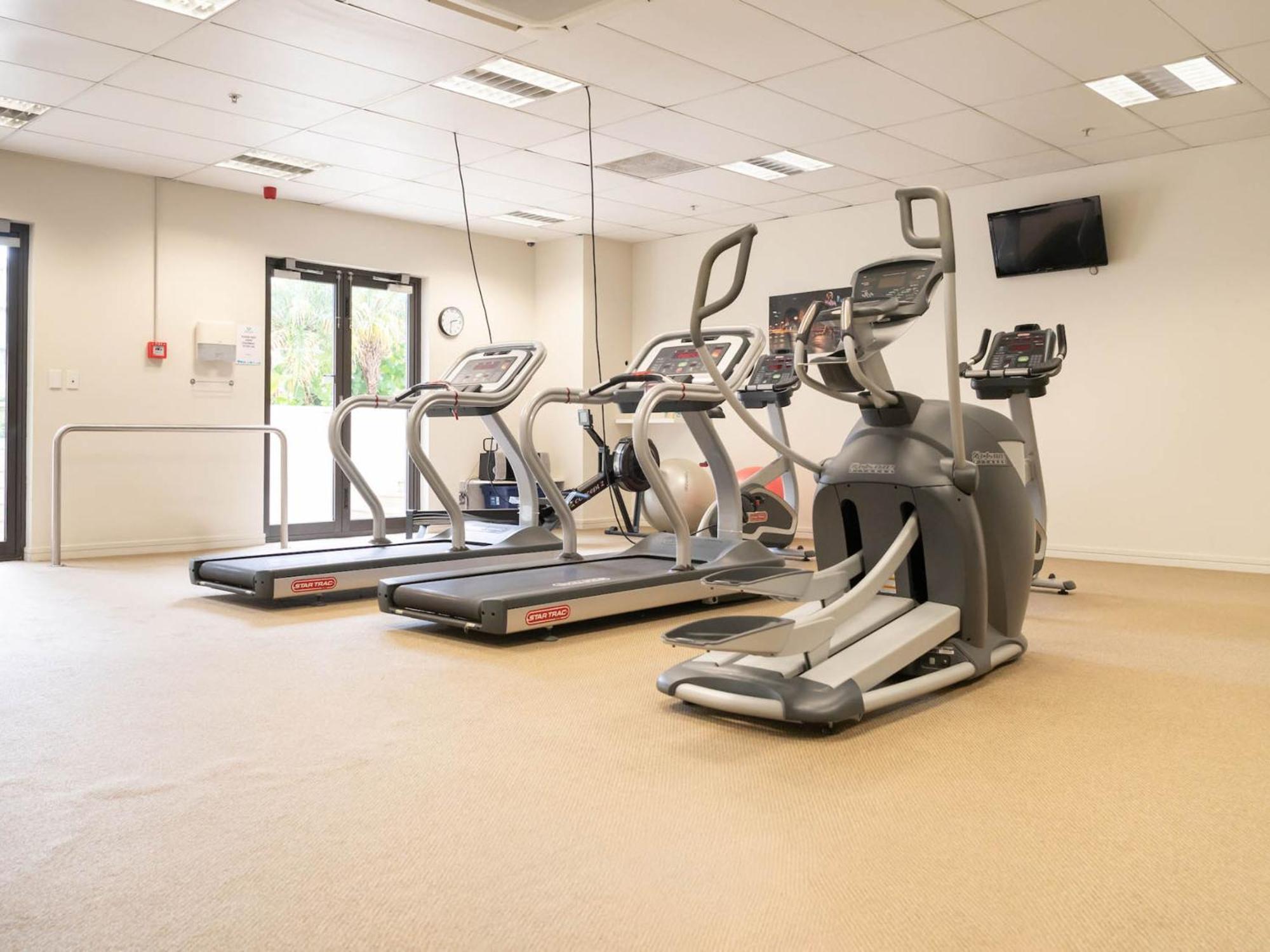 Отель Ohtel Окленд Экстерьер фото The gym at the National Rehabilitation Hospital