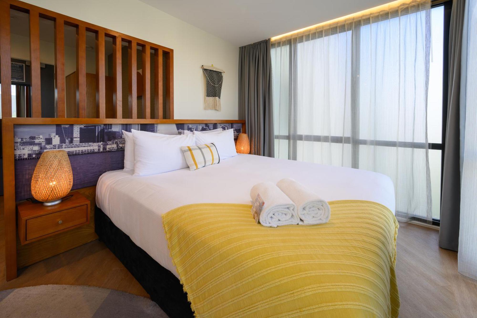 Отель Ohtel Окленд Экстерьер фото A bedroom at the hotel